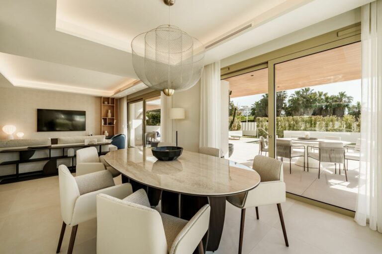 2429b7f3539b6eaaf053e4730bc74162 - 10