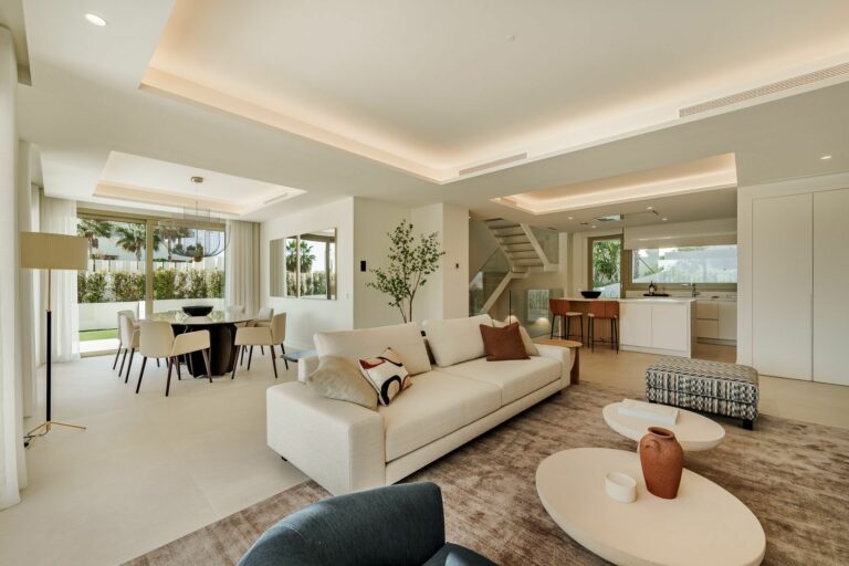 2429b7f3539b6eaaf053e4730bc74162 - 11