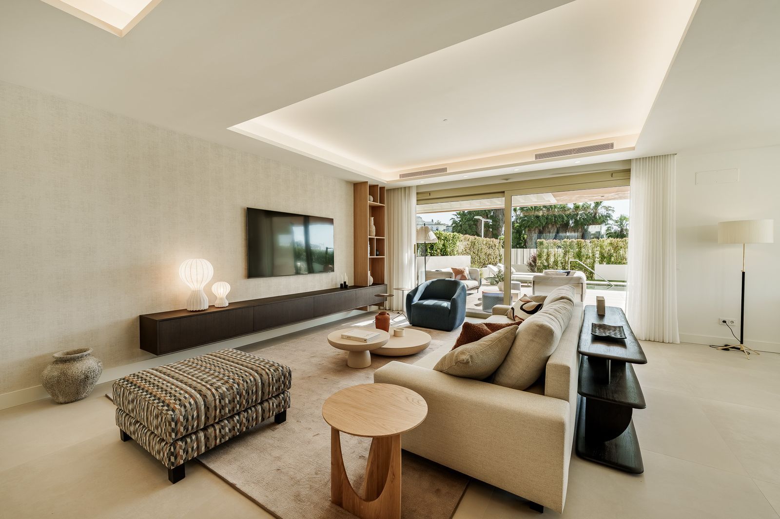 2429b7f3539b6eaaf053e4730bc74162 - 12