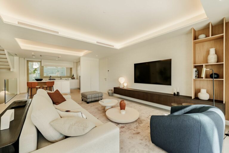 2429b7f3539b6eaaf053e4730bc74162 - 13