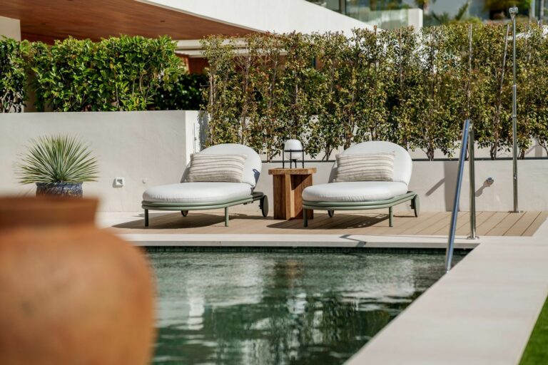 2429b7f3539b6eaaf053e4730bc74162 - 2