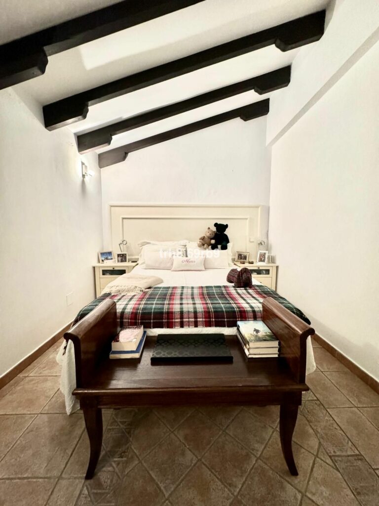 2877b7aad2582c551bc9e80d02ee76f9 - 13