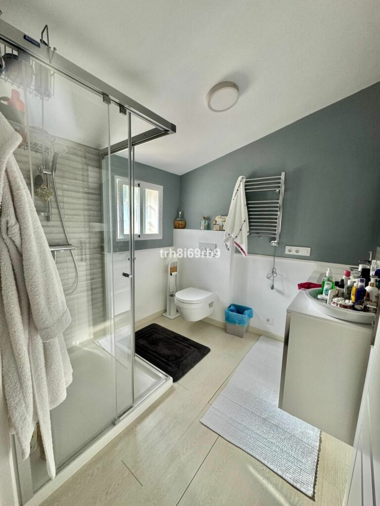 2877b7aad2582c551bc9e80d02ee76f9 - 16