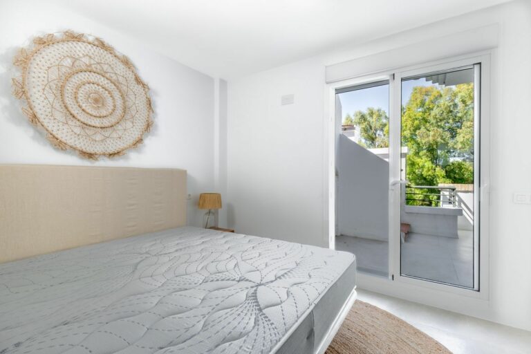 28e78ac2e3cfae7458d8e52eb0862f8f - 12