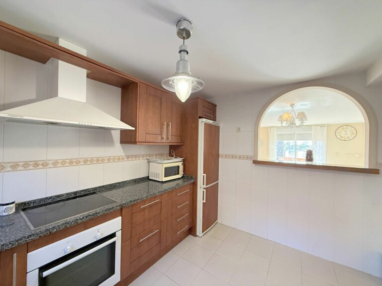 2a10d1a7e8e3e8ea899583d8c1a78874 - 16