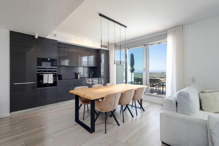 2a1d9b3bc82d0d8ceb7492a5e8b253ce - 1