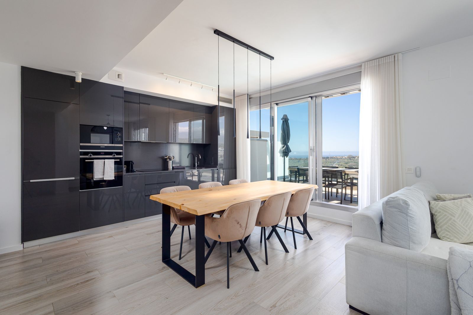 2a1d9b3bc82d0d8ceb7492a5e8b253ce - 1