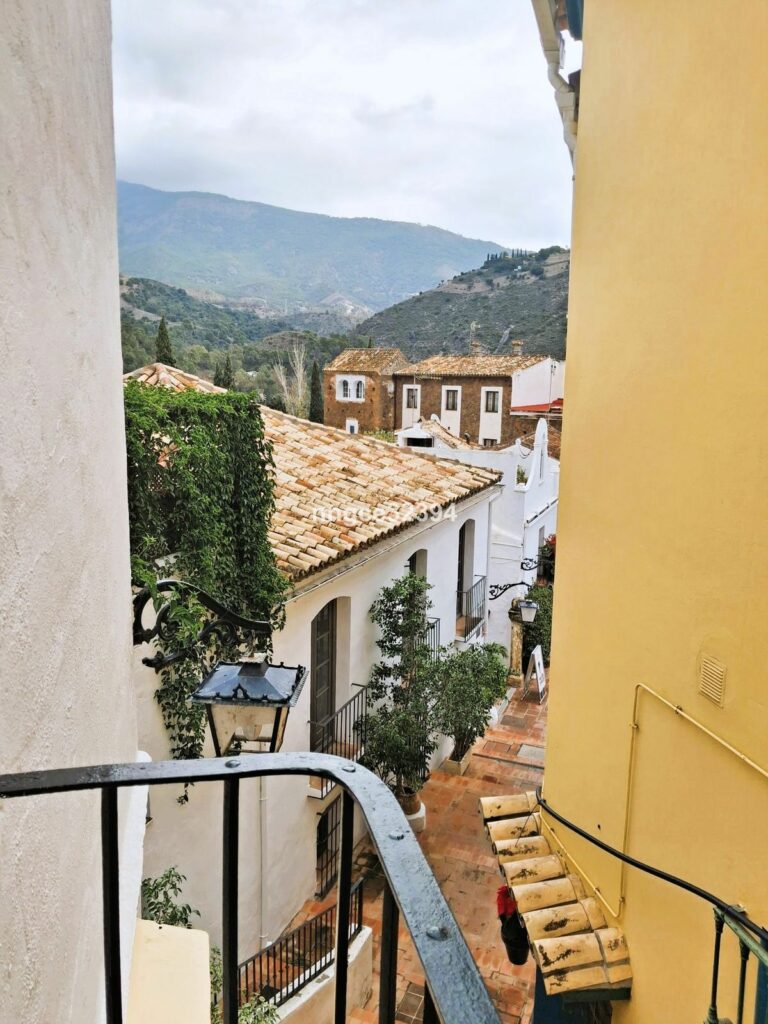 302676d131cbf5e99fbf186d89b78910 - 12