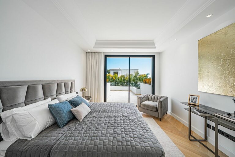 3446728e2137e177ad0be03d8c6013e4 - 12