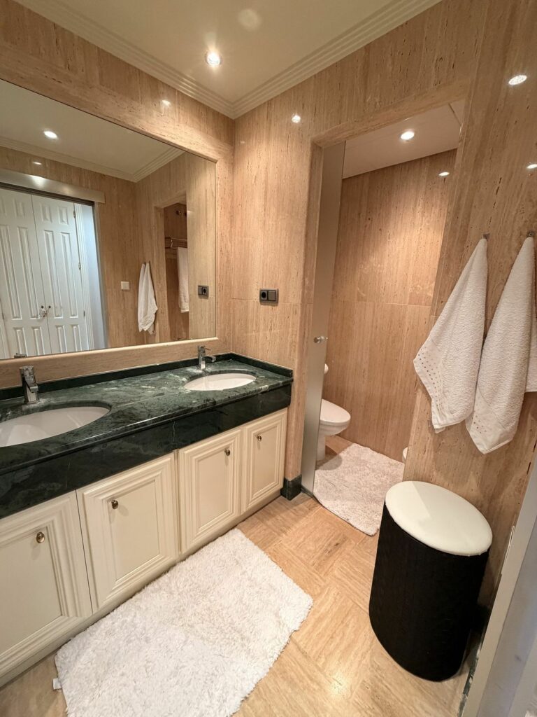 389408b4a25b29e3e989760f6ced8012 - 12