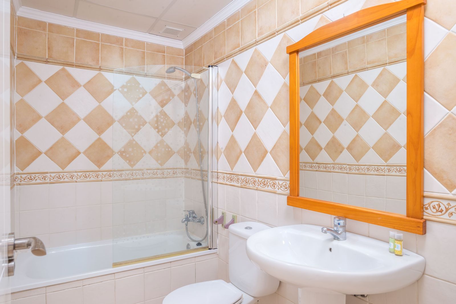 3b4d87367a30b02a31548e06553fc49c - 10