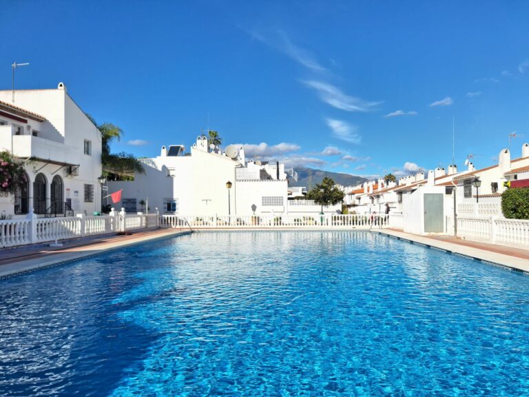 4058383849156d3d71eb8c33bf3afd68 - 1