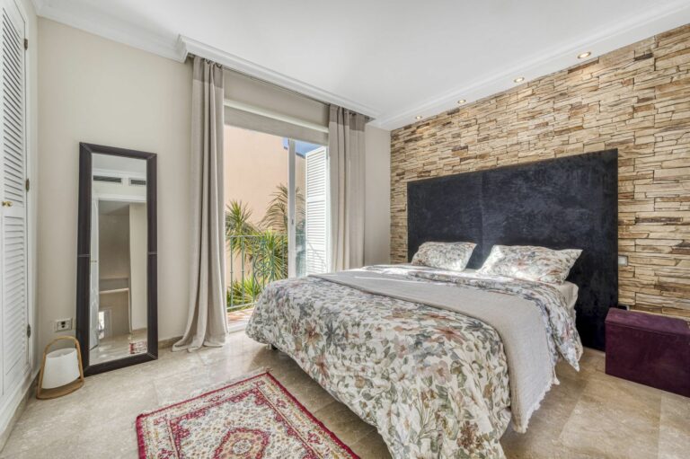 40dae7d6550464b68233cf8500cb89cb - 12