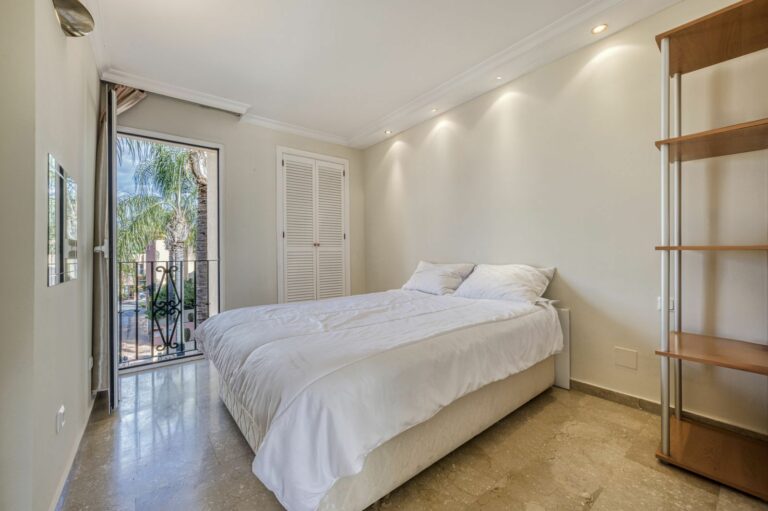 40dae7d6550464b68233cf8500cb89cb - 16