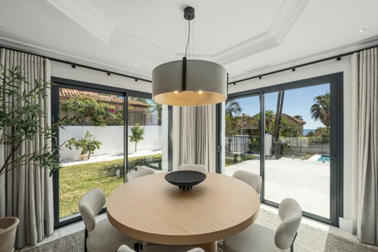 428030f35b7c554e8fdb841a6988fa17 - 9