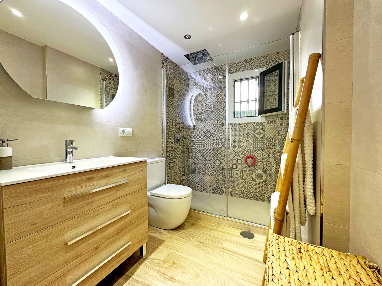 42b3fdc4726de399486ecbc410067b31 - 4