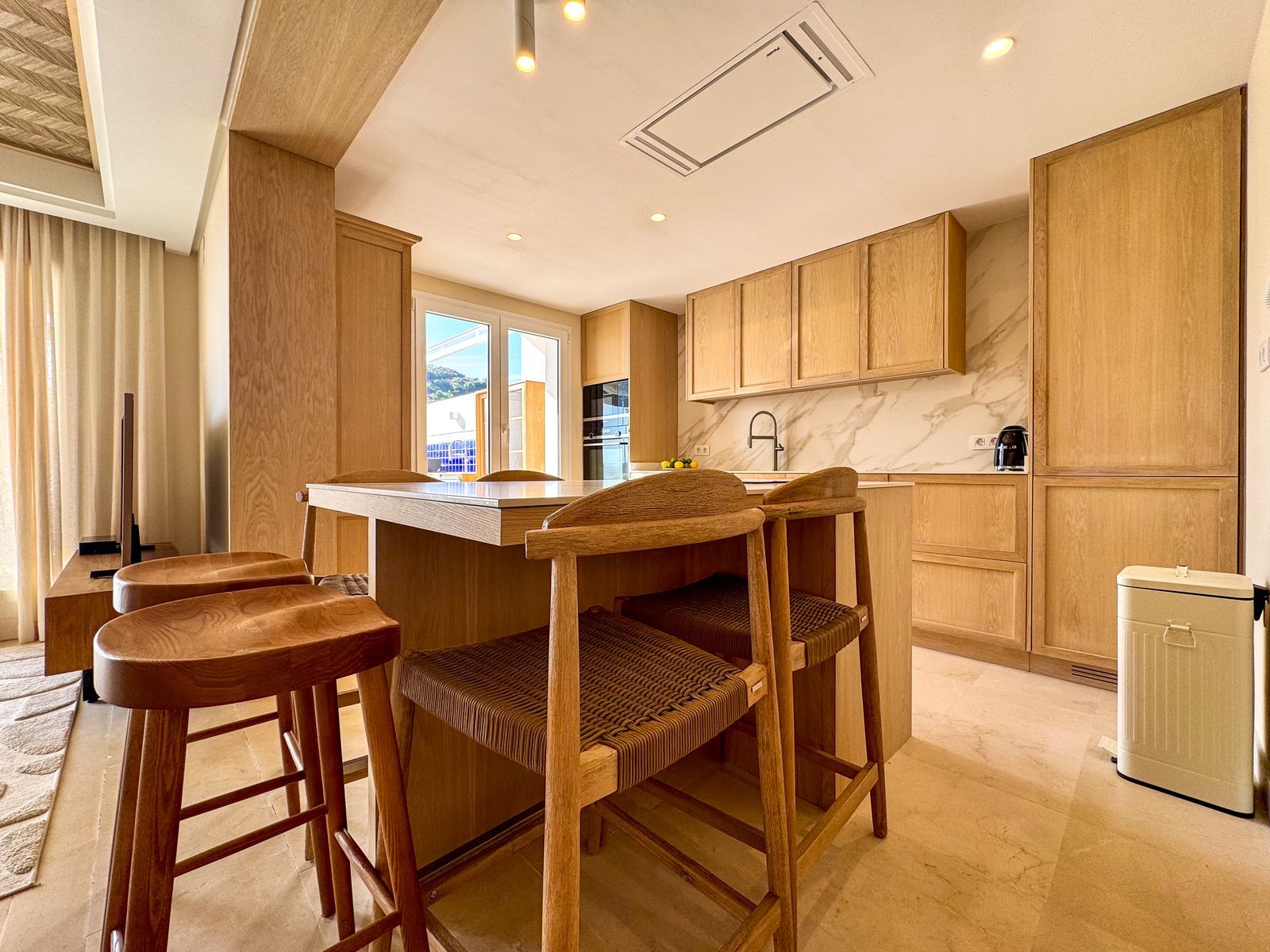 46160ce9d3f8f8a7ba3568667f72a12a - 16