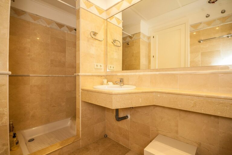 46b116d24b6043ec29c806af1bac41e5 - 11