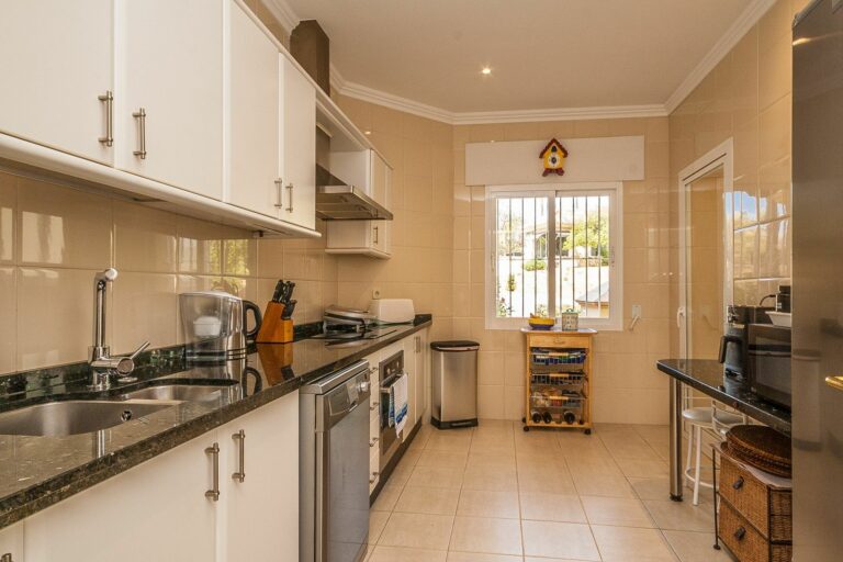 46b116d24b6043ec29c806af1bac41e5 - 12