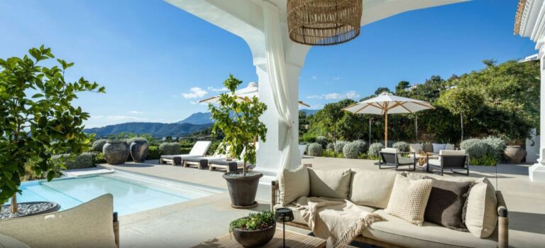 490e6327066412a2507c68c8fc0b2c4a - 12