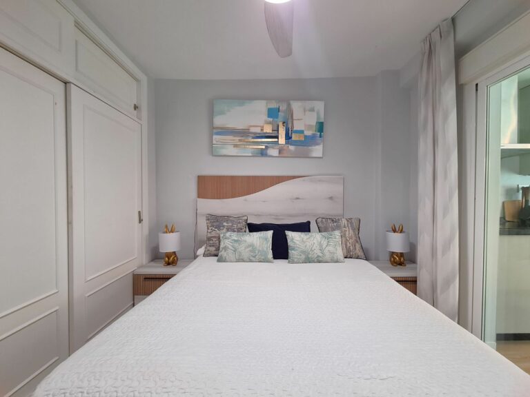 4b796c221a4f1980793890938e30fc73 - 4