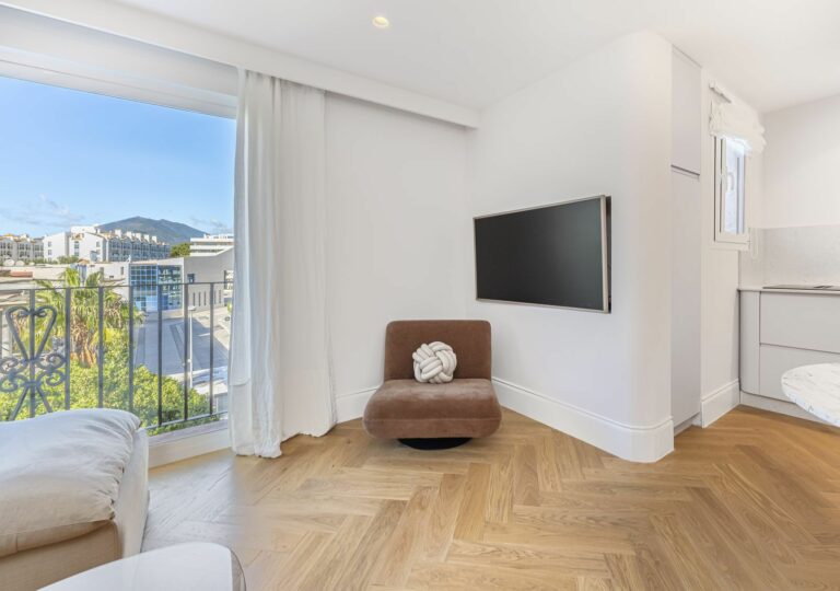 4c401e1f77bf3a79a1ea653ea8c3b82d - 9