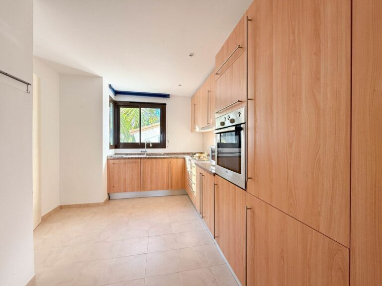 4e63a8db7c3d29dfff9b4bab78102447 - 11