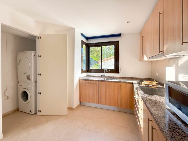 4e63a8db7c3d29dfff9b4bab78102447 - 12