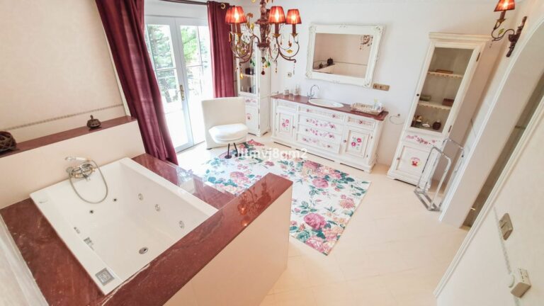 50df1ddbc8977d5a75782f57610265de - 15