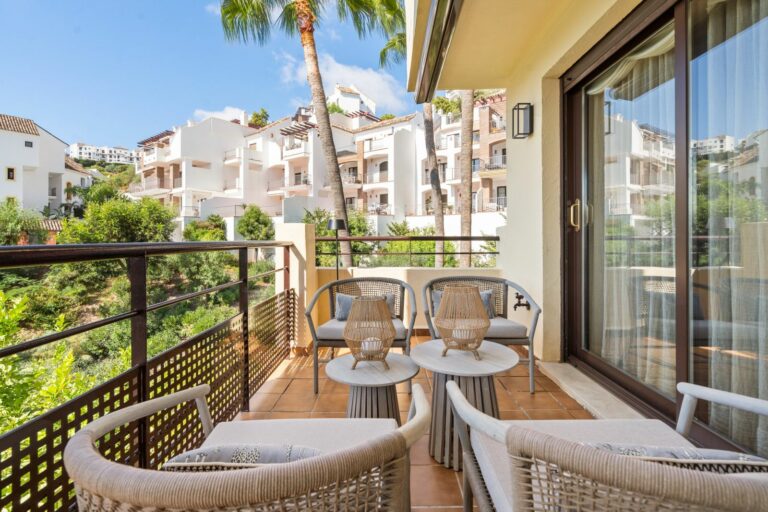 51f5eee897ec4fba0134441cabe8378f - 13