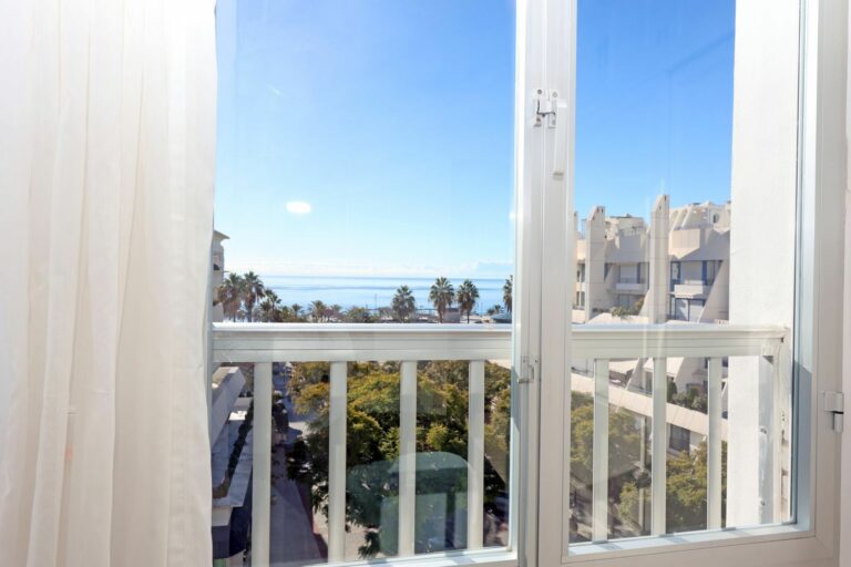 52cc2daedd4a9d04a1e2e9010adb3f5a - 12