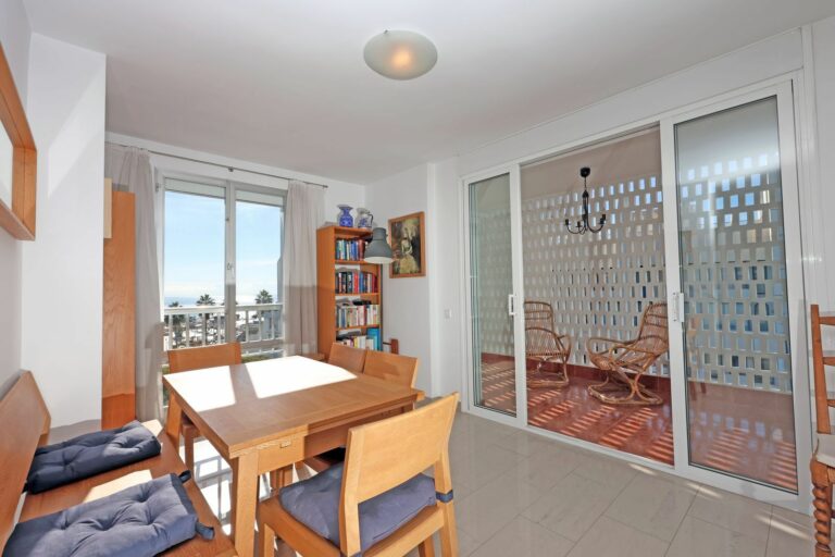 52cc2daedd4a9d04a1e2e9010adb3f5a - 16