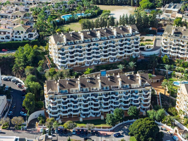 54a9414bd85b9a4858ad699374429b2c - 1