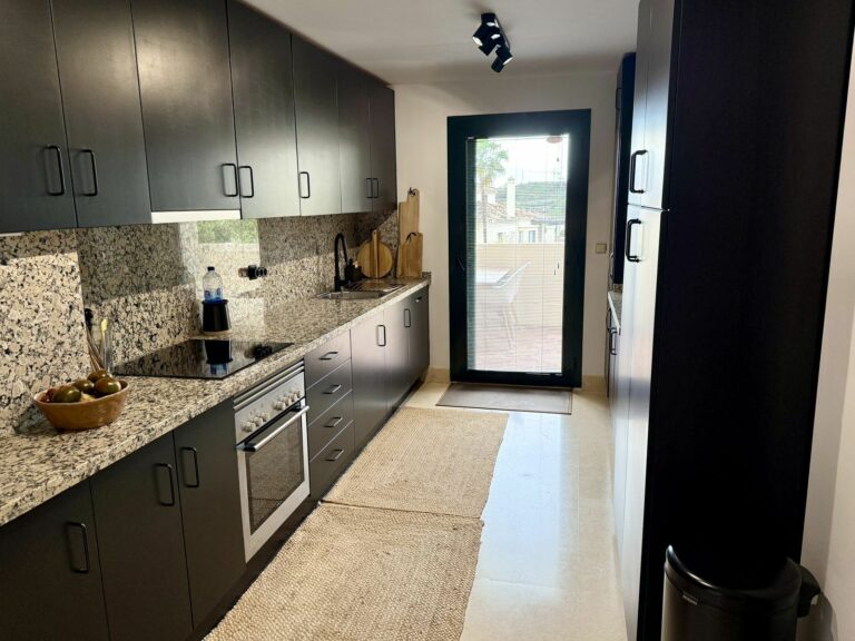 5546409c618dda8969bb7468c5a0f3ba - 8