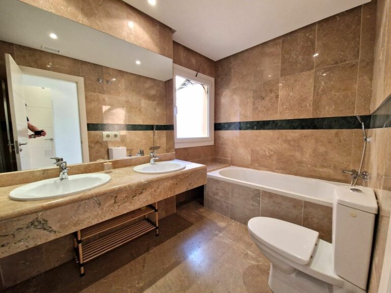 57c993f9b8546de11113444eec495343 - 12