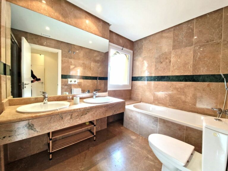 57c993f9b8546de11113444eec495343 - 16