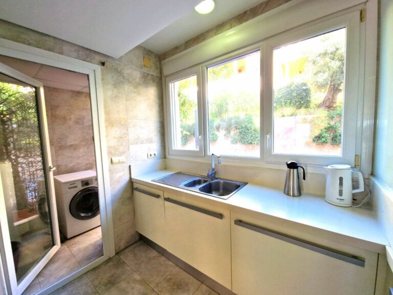 57c993f9b8546de11113444eec495343 - 6