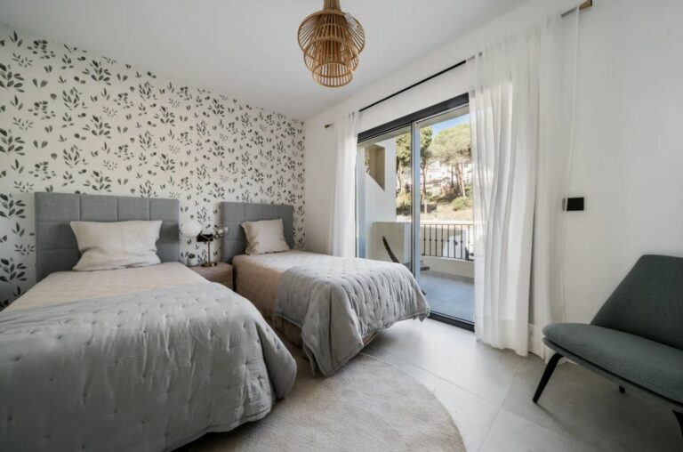 5a4e9779113261f418bd617cf2135f1b - 14