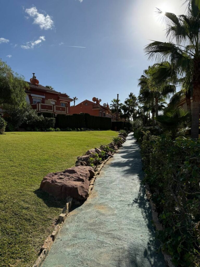 5b129221942482578068e3084b160c1a - 12