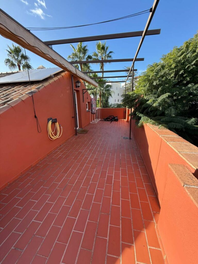 5b129221942482578068e3084b160c1a - 13