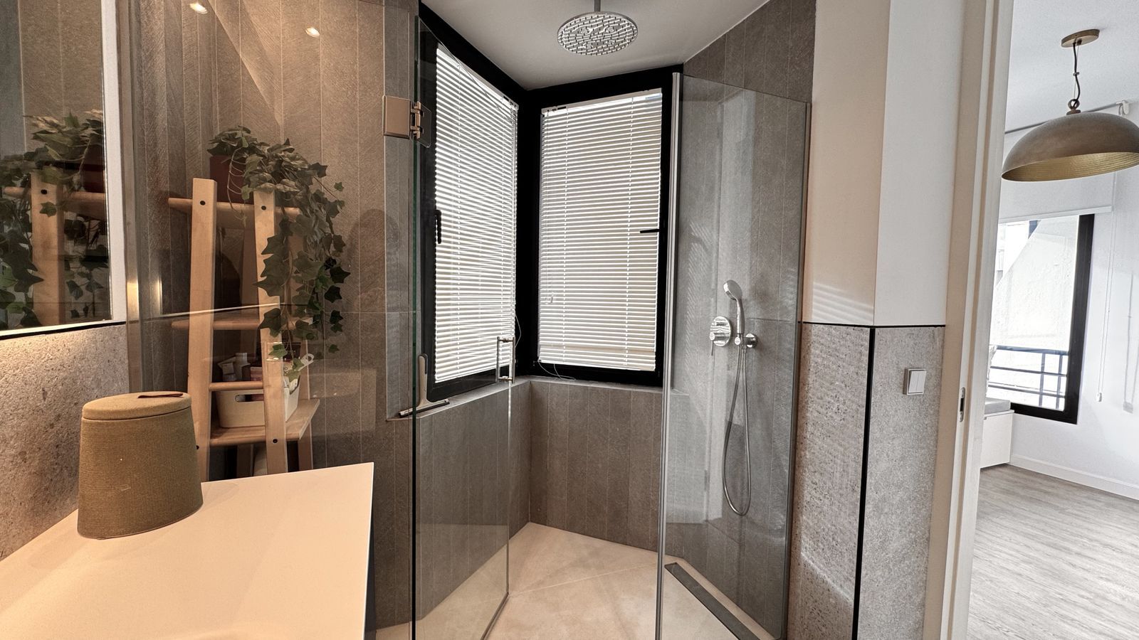 602d35adc03c5603ae12cc502a1de81e - 16