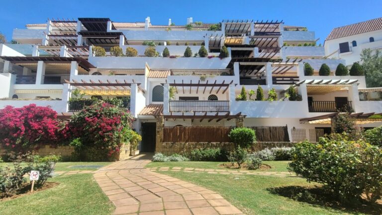 60e2c5b0f62cd6867b04d7c438386b19 - 11