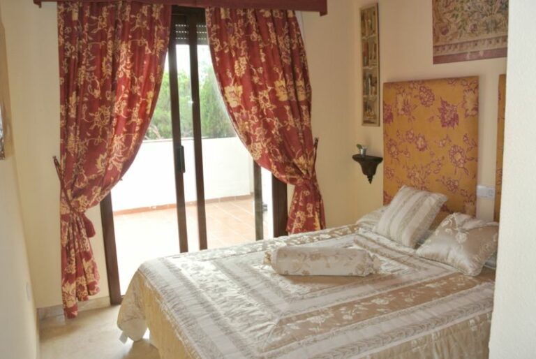 60e2c5b0f62cd6867b04d7c438386b19 - 7