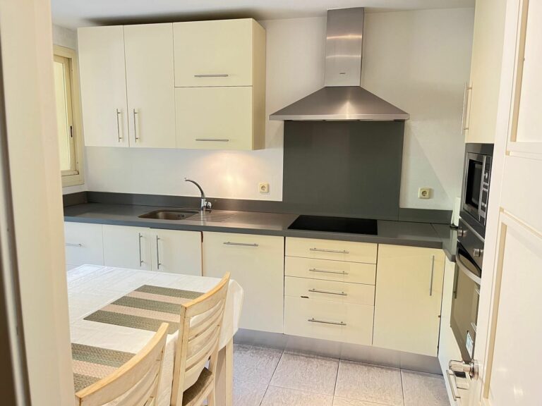 645f30290074cf39e47951ad097bbe03 - 13