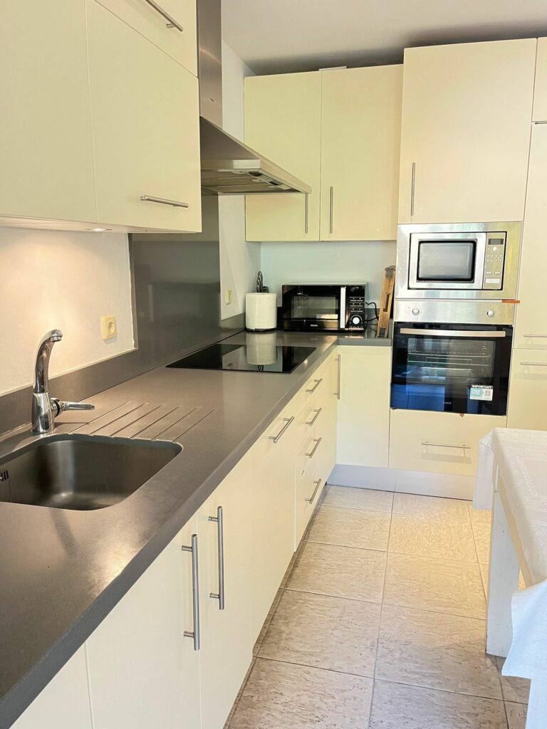 645f30290074cf39e47951ad097bbe03 - 14