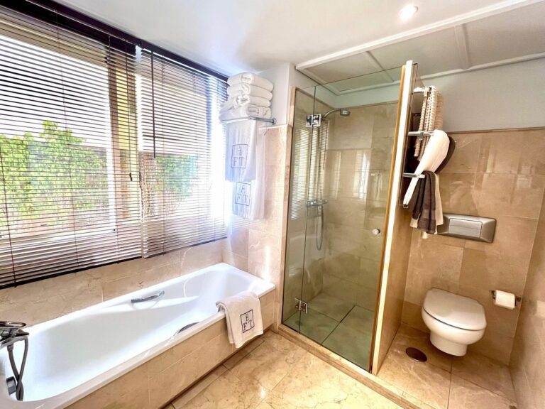 645f30290074cf39e47951ad097bbe03 - 2