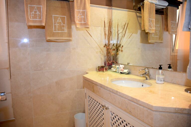 645f30290074cf39e47951ad097bbe03 - 4