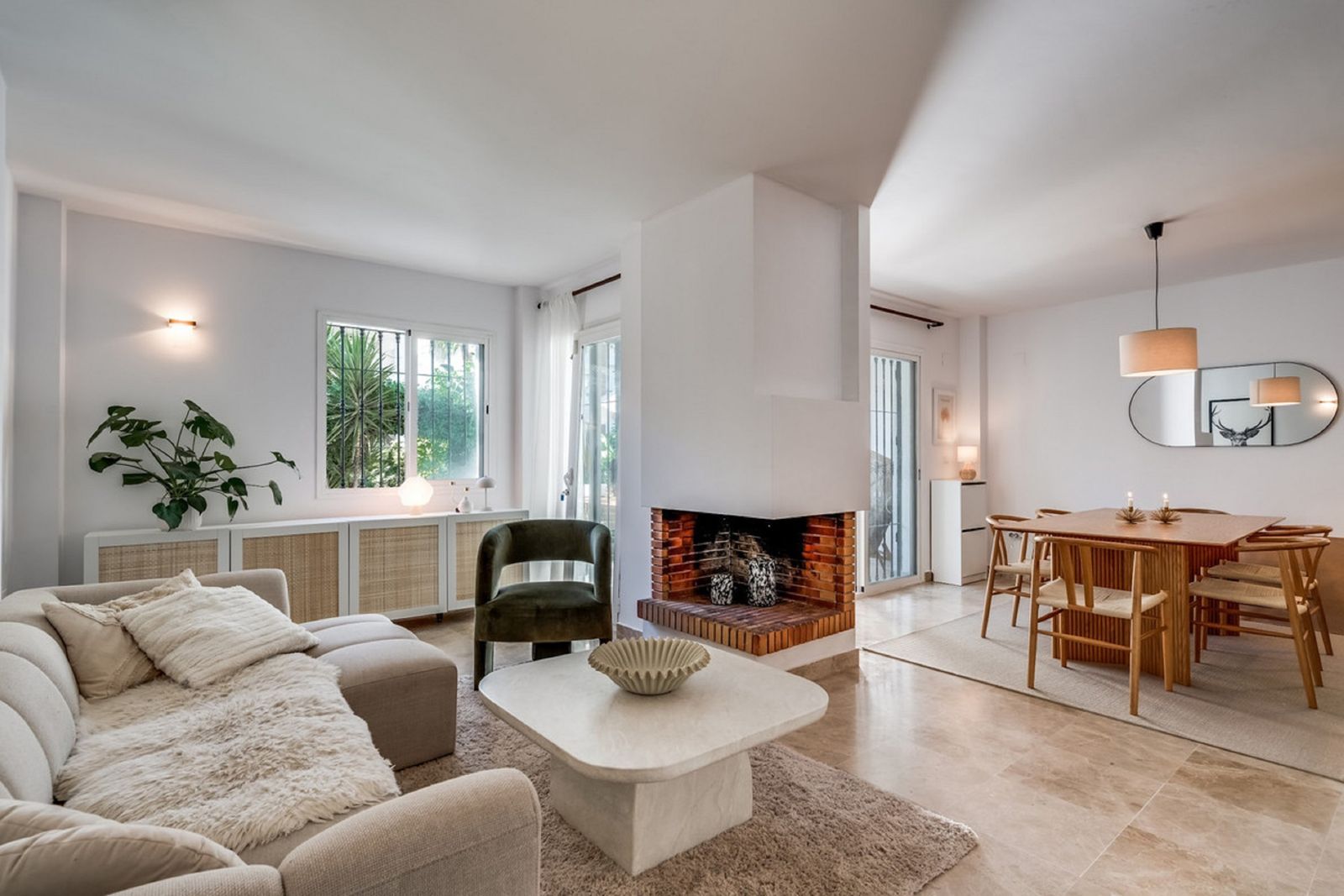 679908767f0f2876989302ad5abaf359 - 1