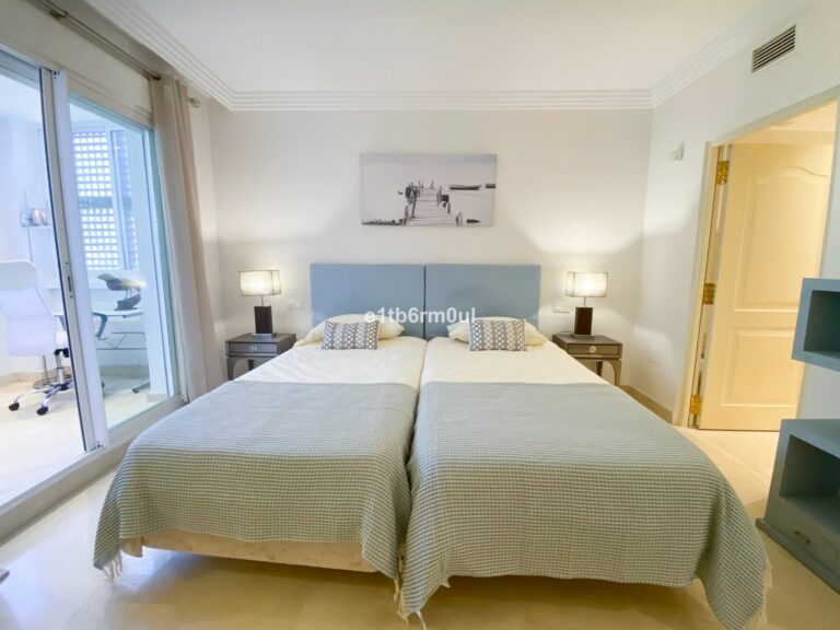 68d455e6d9210b8aa88afa0e878c87bd - 12