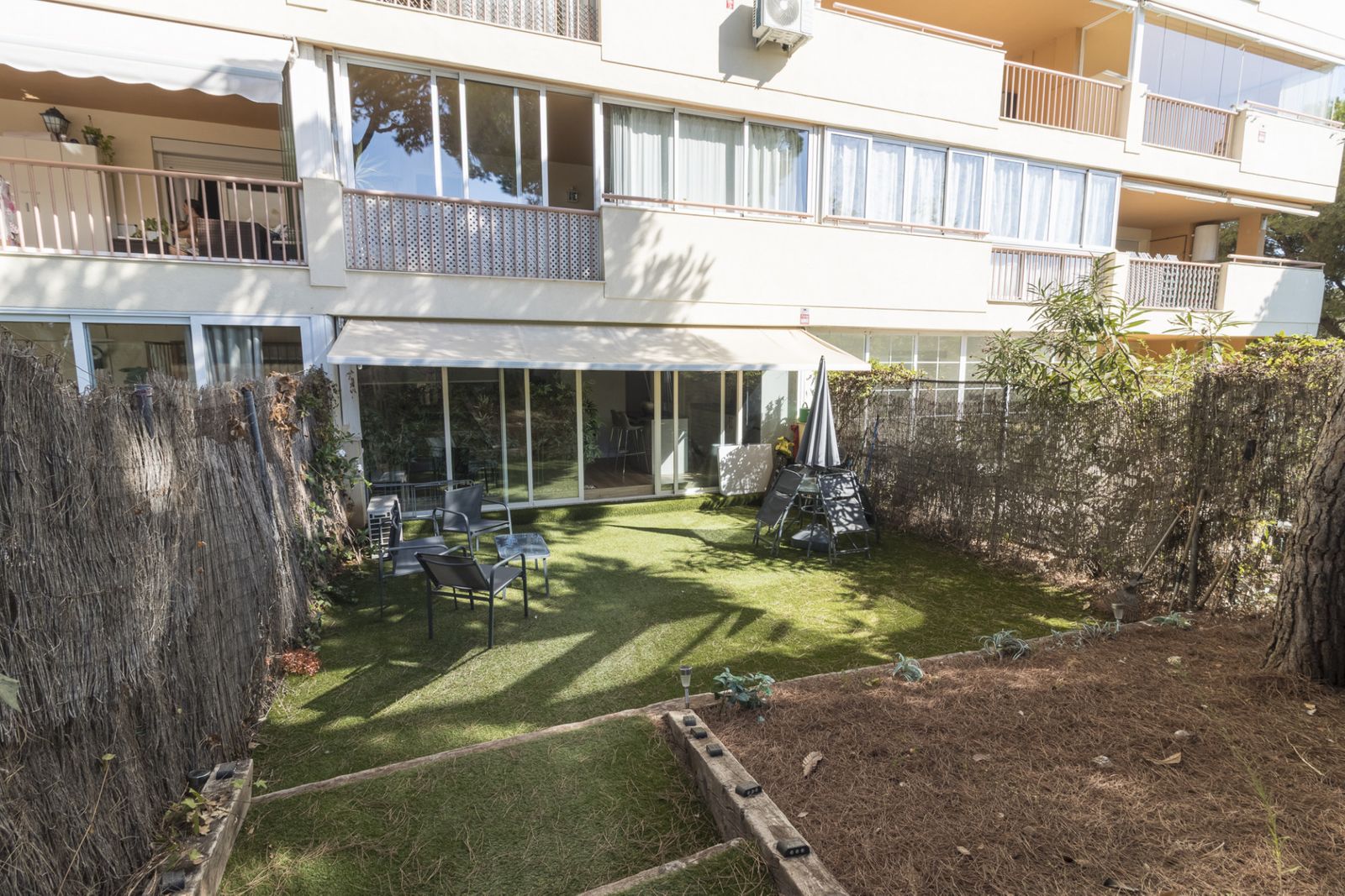 68d6a95fc1b843682d996aa46dc86e62 - 14